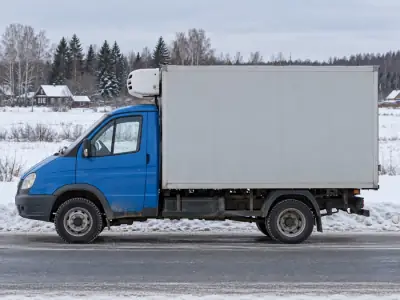 Рефрижератор 1.5 т Владивосток — Спасск-Дальний, фото 3 — сбоку