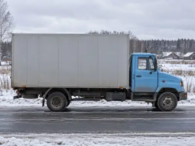 Фургон 5 т Тюмень — Омск, фото 1 — спереди