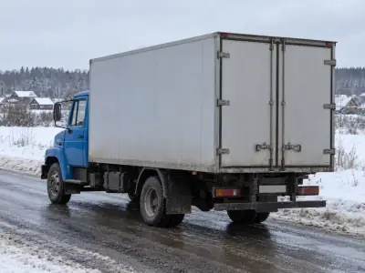 Фургон 5 т Тюмень — Омск, фото 4 — сзади