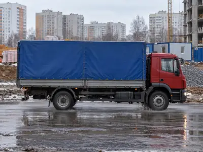 Тентованная фура 10 т Челябинск — Омск, фото 1 — спереди
