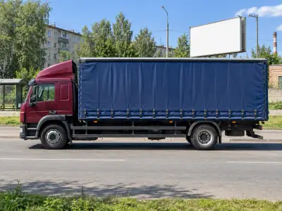 Шторная фура 10 т Омск — Москва, фото 1 — спереди